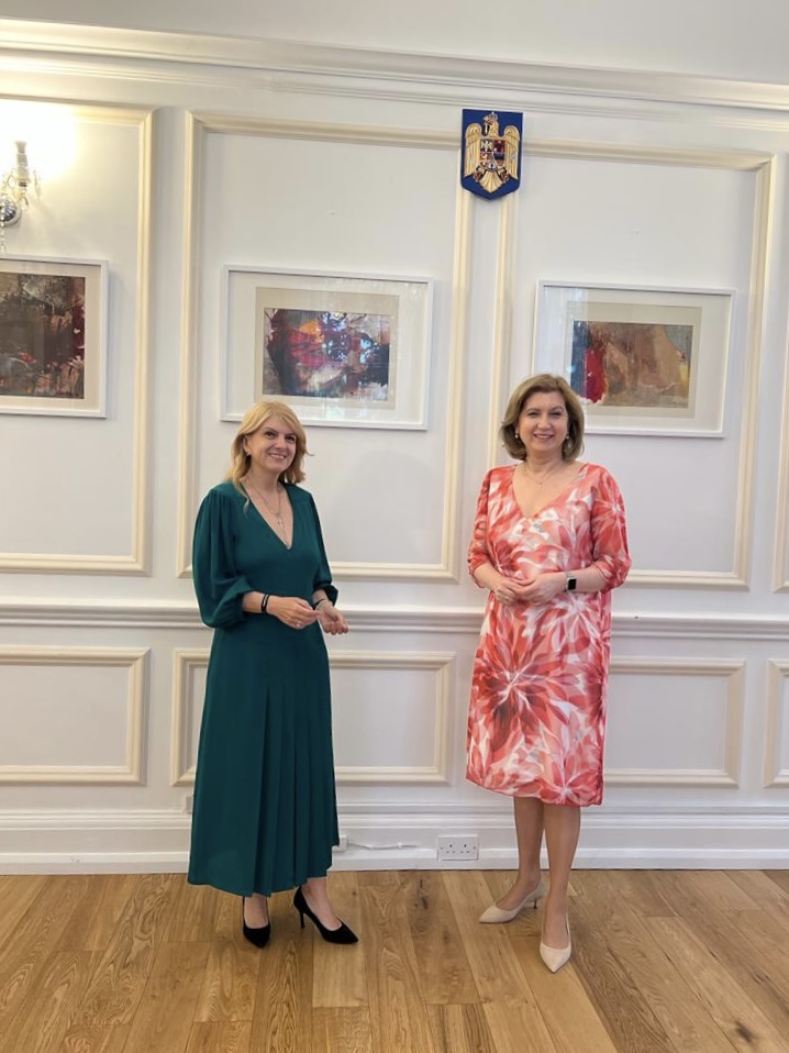 Președinta filialei UZPR Marea Britanie, Alice Năstase Buciuta, a avut o primă întâlnire de lucru cu ES Laura Popescu, Ambasadoarea României la Londra